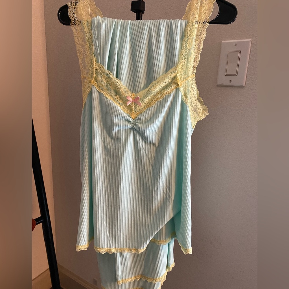 Elegant Lace Trim Sleepwear Set - Blue and Yellow